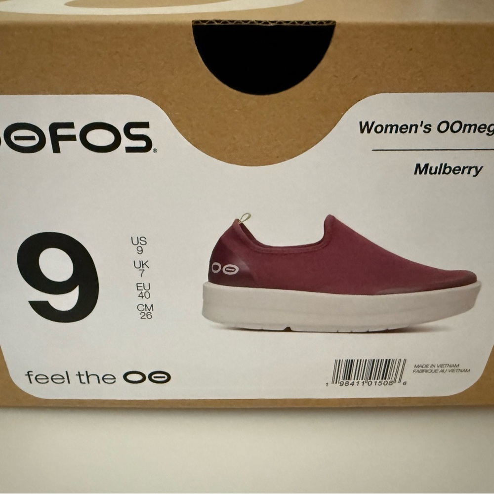 New in box Oofos shoes
